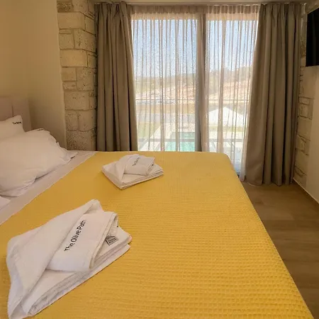 The Olive Path * Kalandra