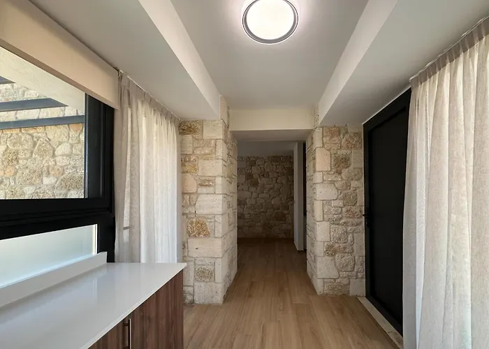 The Olive Path Kalandra